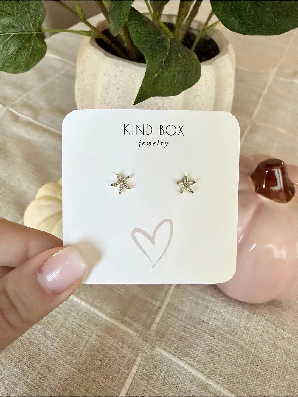 Kind Box Jewelry Star Stud Earrings in Gold Like New
